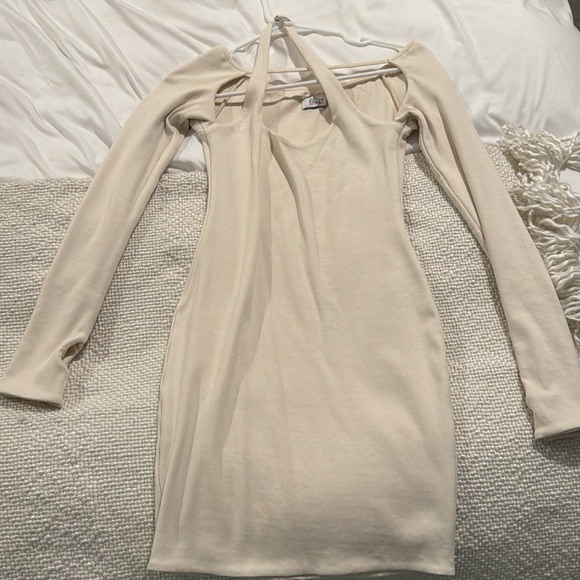 Never worn. FOCUSED ON ME
Bardot Mini Dress in Grey - Picture 3 of 3